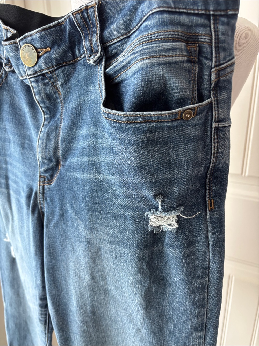 Democracy Women's Medium Blue Skinny Jeans with Light Distressing - Picture 3 of 6